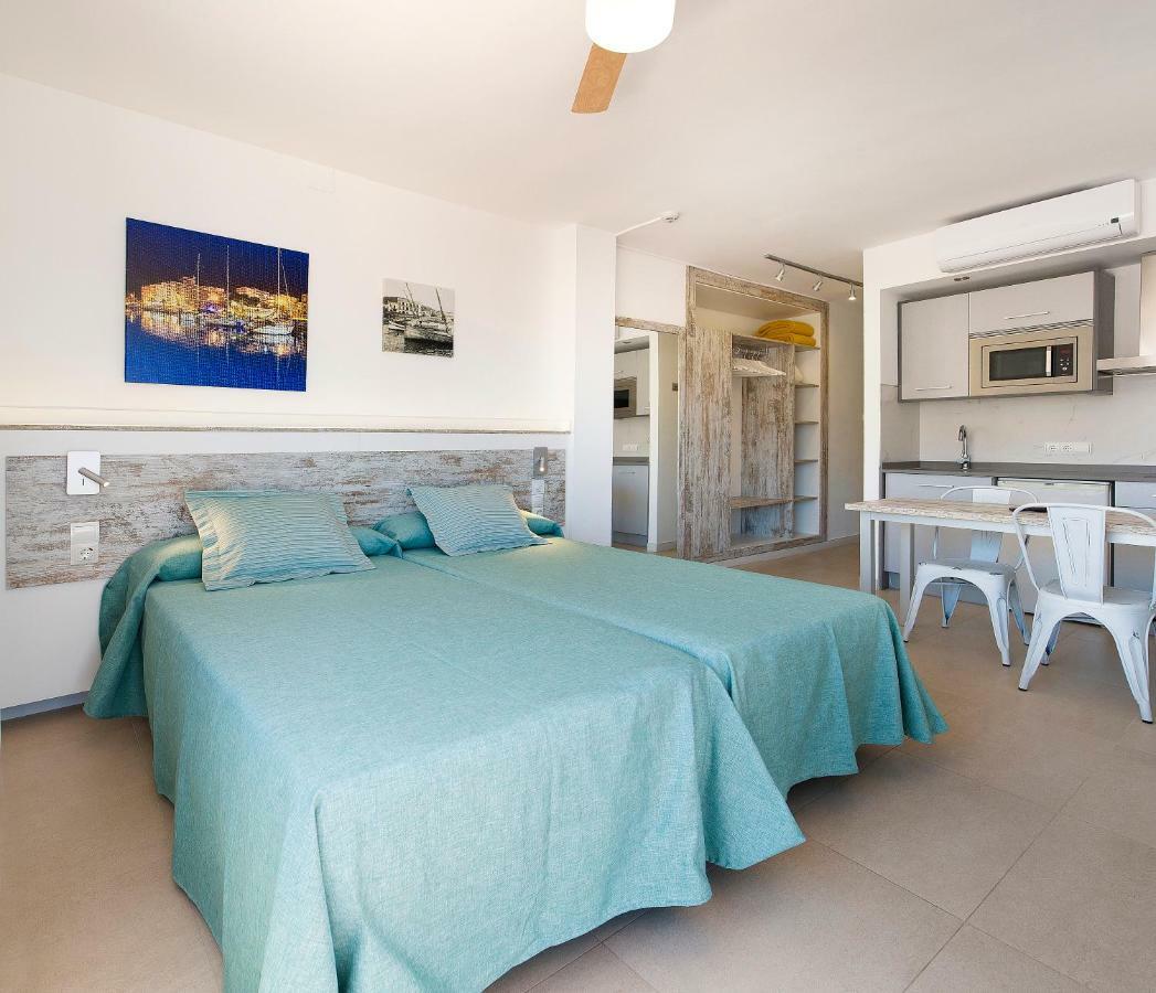 Sant Antoni de Portmany Playa Bella Apartments חדר תמונה